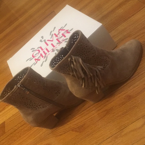 NIB Olivia Miller tan suede fringed booties - Picture 6 of 6